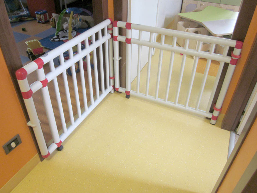 Cancelletto Di Sicurezza Per Bambini Estensibile Muaket 0-300 Cm - Cancello Retrattile Per Scale, Animali Domestici, Con Blocco Di Sicurezza A Una Mano, Installazione Senza Danni, Bianco