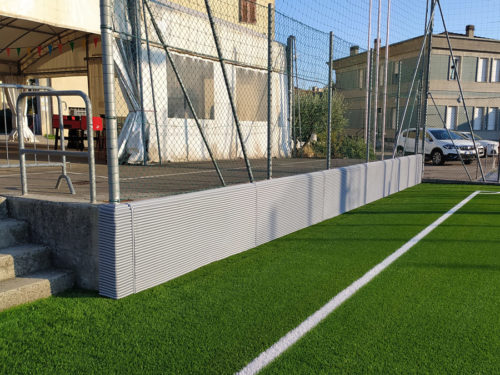 Protezione antitrauma muretto calcio, Low wall paddings