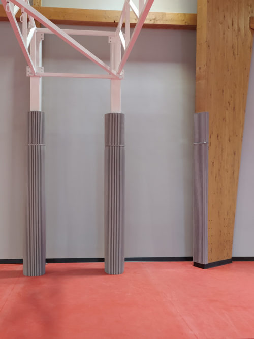 Protezioni di sicurezza per impianti sportivi, protezioni murali e rivestimento pali