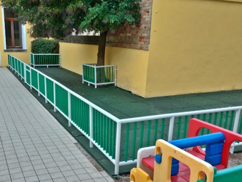 Recinzione per bambini in scuole dell'infanzia