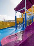 Onda safety padding for pillars and water parks