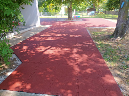 Pavimentazione antitrauma giardino scolastico