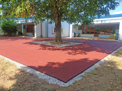 Pavimentazione con piastre in gomma sbr