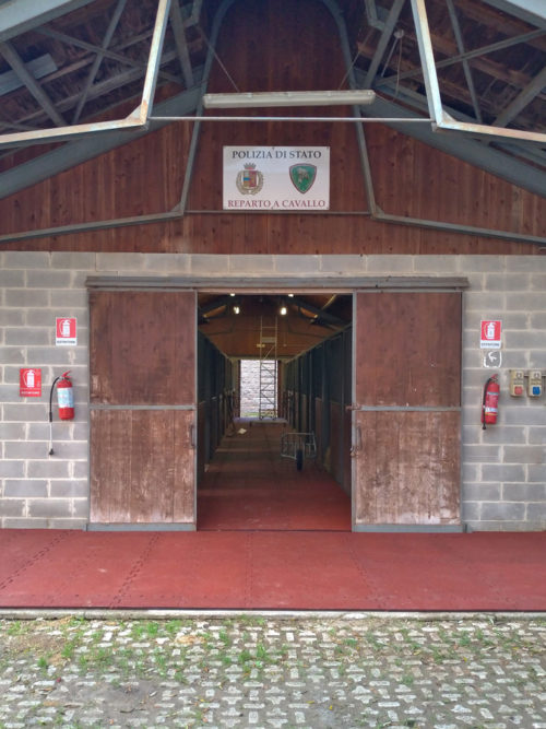 Pavimentazione in gomma per scuderia