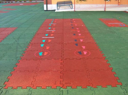 Pavimentazione antitrauma Quadrio per scuole e asili.